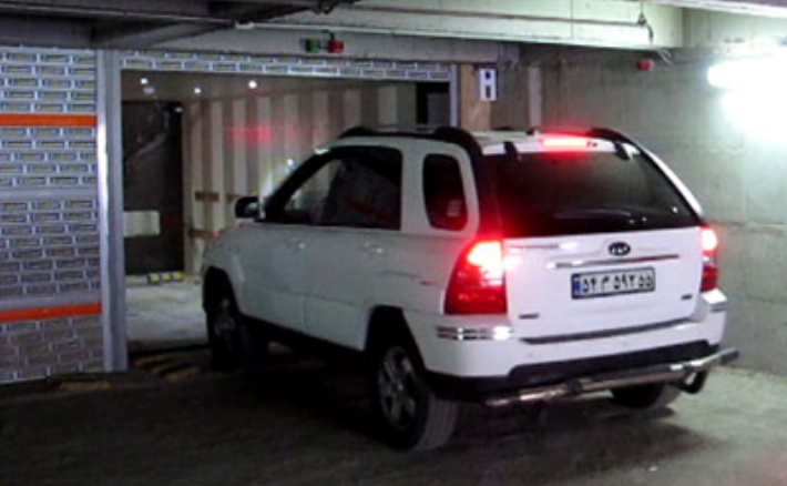 پارکینگ نیمه مکانیزه مجتمع تجاری چچلاس